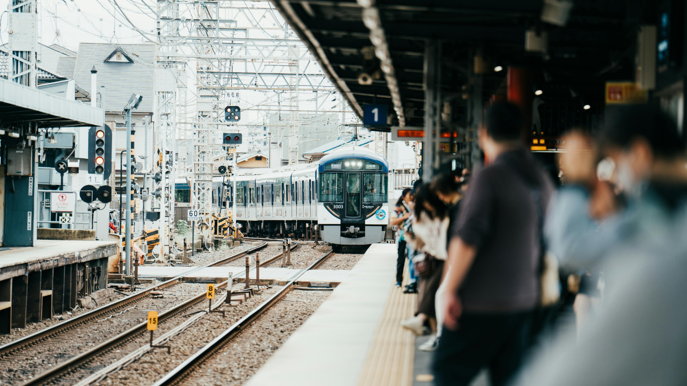 40代・50代らの通勤風景